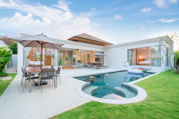 Cost of Pool Deck Pouring in Santa Monica